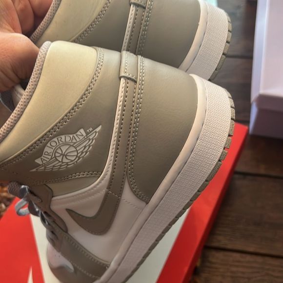 Mens Nike Air Jordan 1 Mid College Grey - 554724-082 Size 9 NDS - Picture 8 of 10